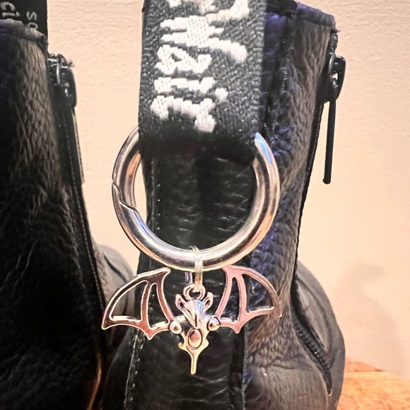 Bat Boot Doc Charms - Picture 3 of 4